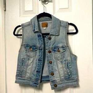 American Eagle Jean Vest, Small.  Faded Jean Look